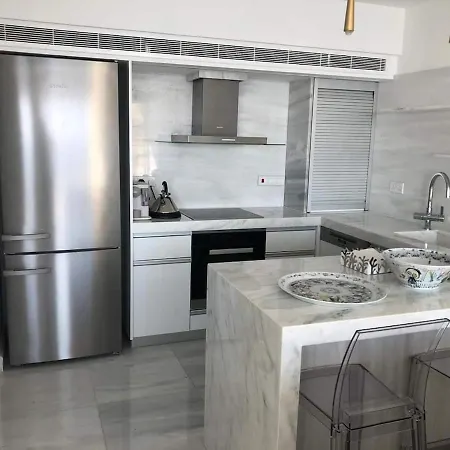 Luxury Sea Front Three Bedroom Apartment דירה *