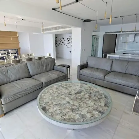 Luxury Sea Front Three Bedroom Apartment דירה לימסול