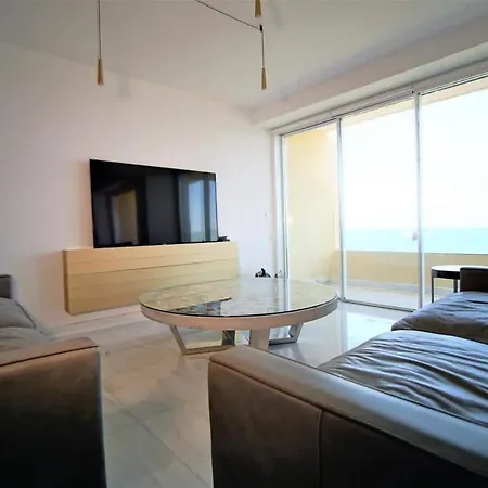 Luxury Sea Front Three Bedroom Apartment *