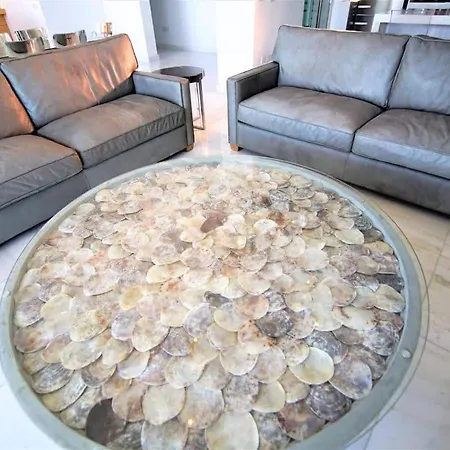 Lejlighed Luxury Sea Front Three Bedroom Apartment