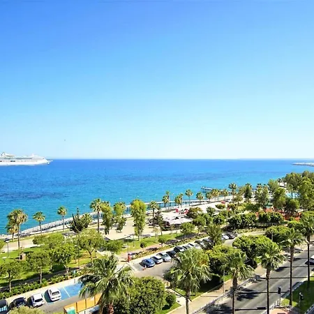 Luxury Sea Front Three Bedroom Apartment *