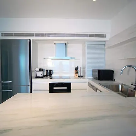 Luxury Sea Front Three Bedroom Apartment Apartment
