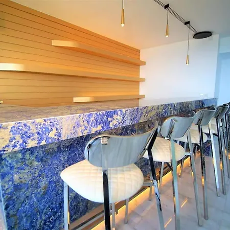 Luxury Sea Front Three Bedroom Apartment Apartment